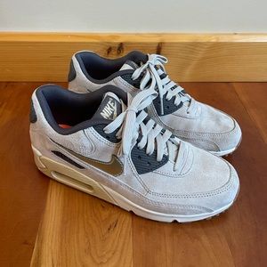 Women Nike AirMax 90 size 7